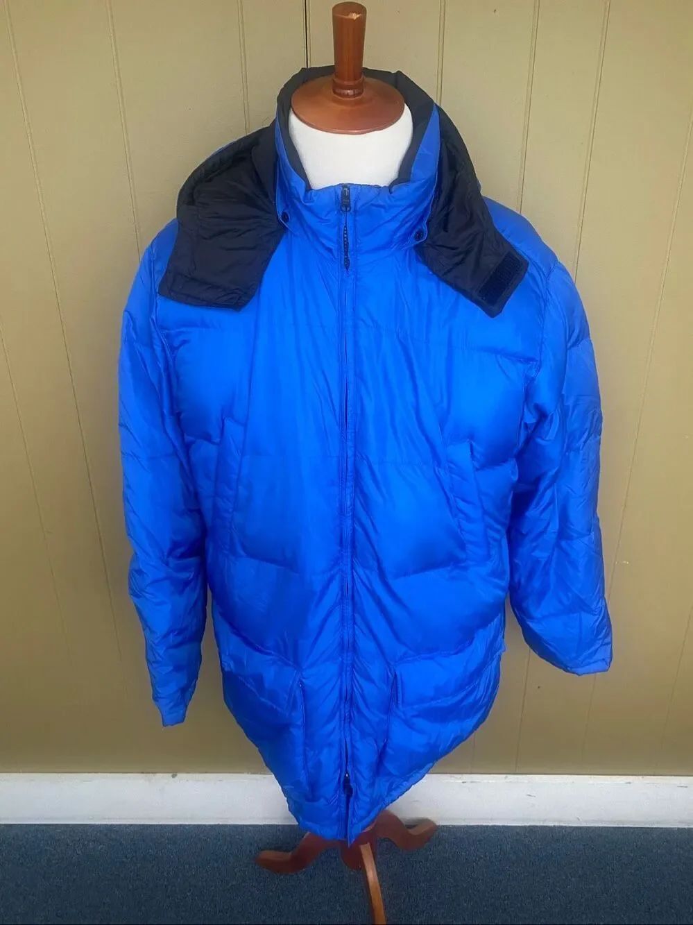 Land’s end men L 42-44 reversibile winter coat w/hood blue & black